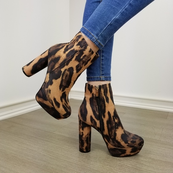 Leopard animal print platform ankle booties - Picture 2 of 8